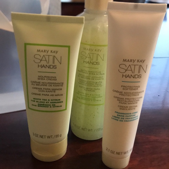 Satin hands - Picture 3 of 3